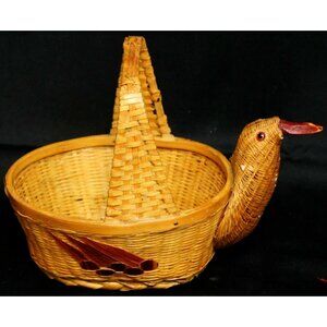 Vtg 1970s Natural Woven Small Duck Basket Tan Chicken Bird Country Farmhouse